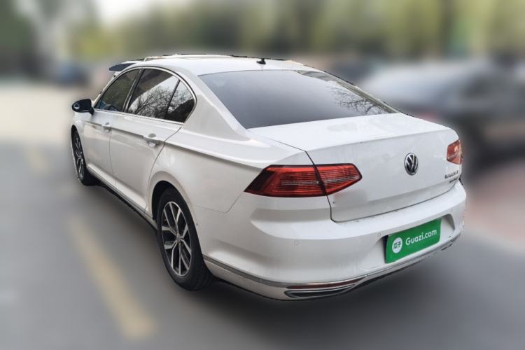 Used Volkswagen Magotan 2017 330TSI DSG Luxury Model Rear Left 45 Deg