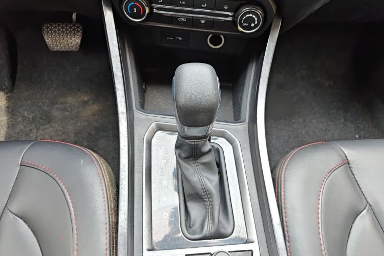 Used Chery Tiggo 3X 2021 Diamond Edition 1.5L CVT 3-Carat Gear Lever