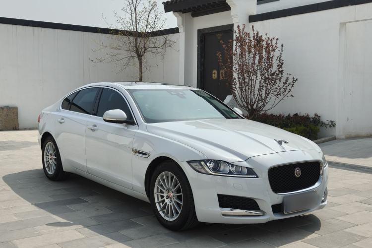 Used Jaguar XF 2016 XF 2.0T Two-Wheel-Drive Luxury Edition
