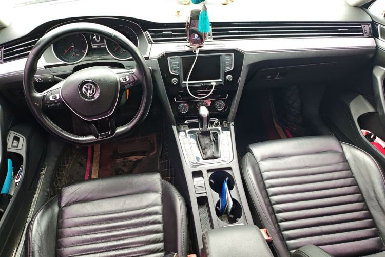 Used Volkswagen Magotan 2017 330TSI DSG Leading Model
