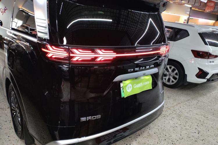 Used Denza D9 2022 DM-i 970 Four-Wheel Drive Flagship Model Rear