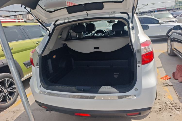 Used Venucia T70 2015 2.0L CVT Smart Edition Trunk