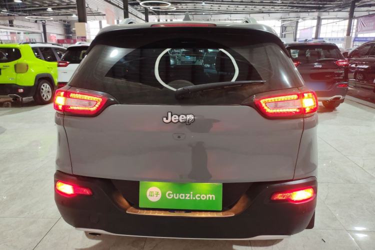 Used Jeep Cherokee 2017 2.0L Superior Edition
