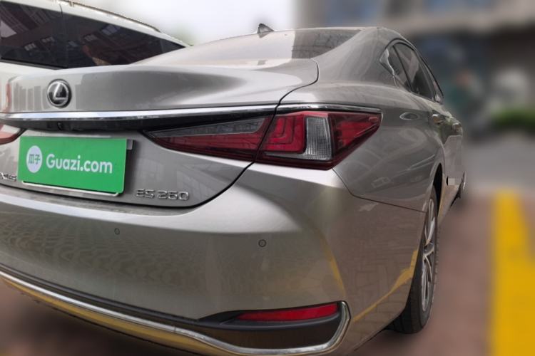 Used Lexus ES 2022 200 Excellence Edition
