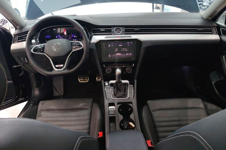 Used Volkswagen Magotan 2023 2 Million Units Limited-Edition 280TSI DSG Comfort Version Center Console