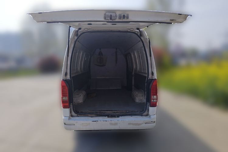 Used Farizon Xingxiang E6 2022 Van with High Roof Equipped with CATL 50.23 kWh Battery
