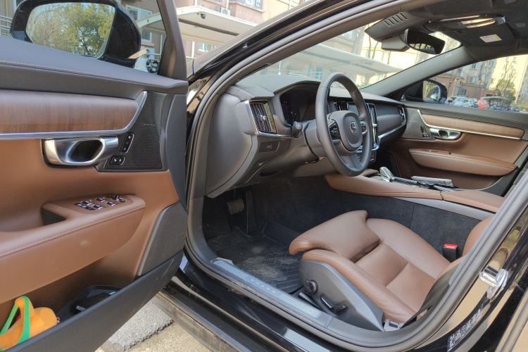 Used Volvo S90 2025 B5 Zhiyuan Luxury Edition
