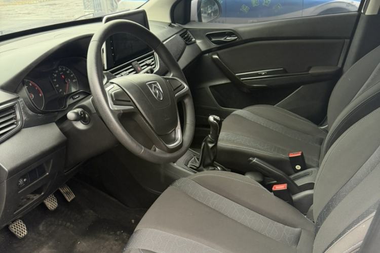 Used Baojun 310 2016 1.2L manual Comfort trim level
