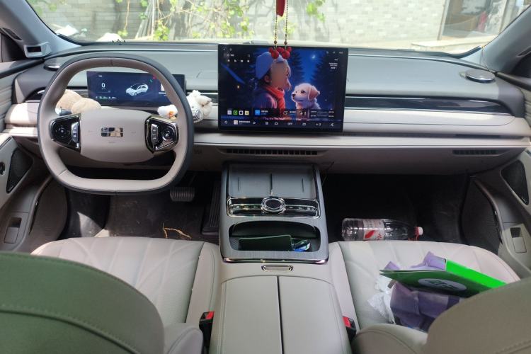 Used Geely Galaxy 8 2025 130km EM-i Prestige Edition Center Console