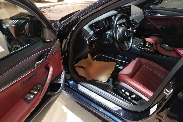 Used BMW 5 Series 2022 Restyled 530Li Luxury Edition M Sport Package Driver Seat