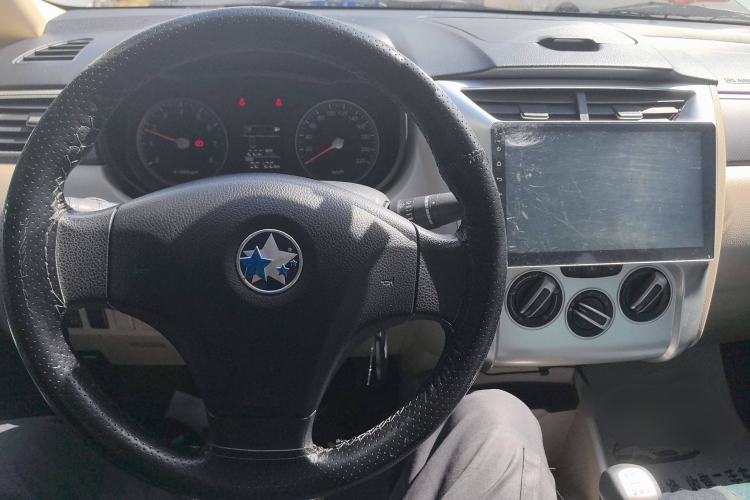 Used Venucia R50 2015 1.6L Manual Fashion Edition