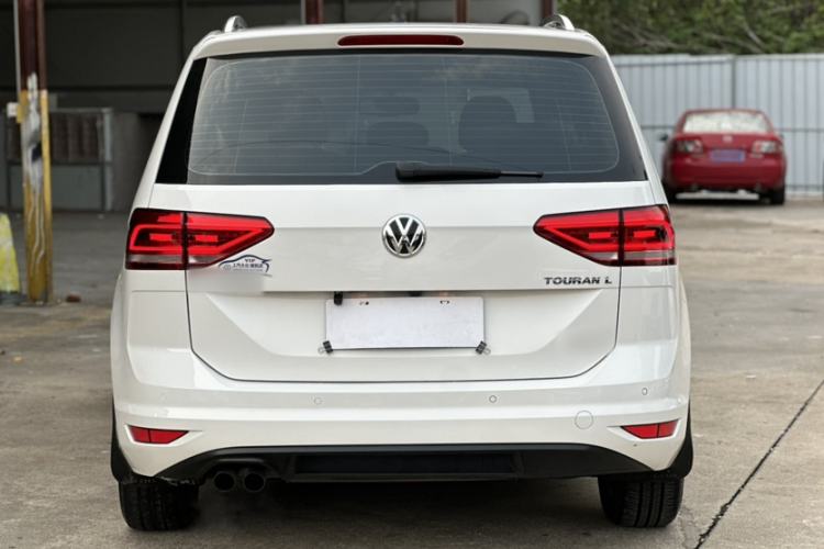 Used Volkswagen Touran 2016 Volkswagen Touran L 280TSI DSG Comfort Edition Exterior 5