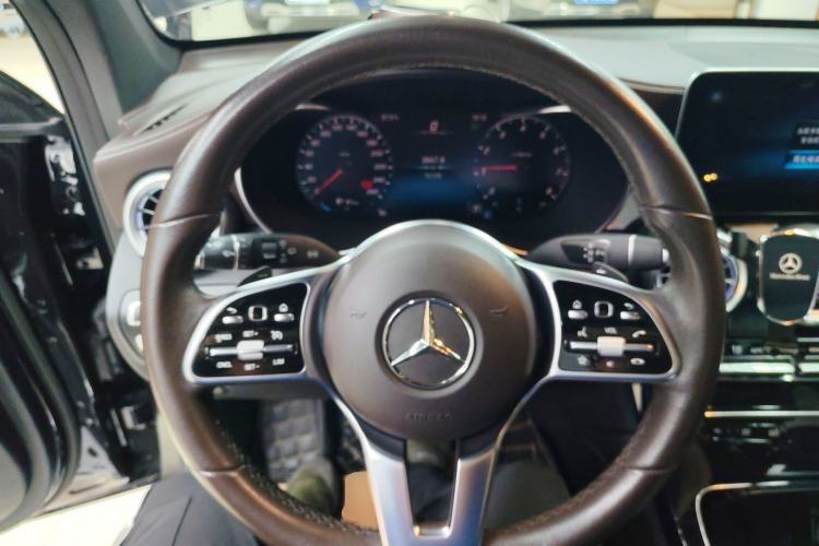 Used Mercedes-Benz GLC 2022 Second Facelift GLC 260 L 4MATIC Dynamic Edition Steering Wheel