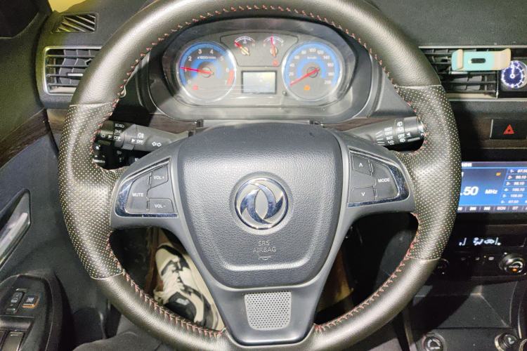 Used Dongfeng Fengon 370 2016 1.5L Manual Luxury Version SFG15-02 7 Seats
