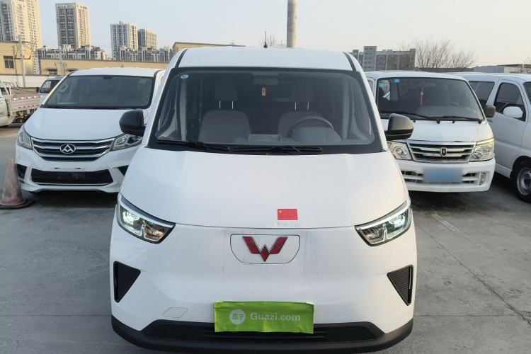 Used Wuling Yangguang 2024 300km Comfort-Grade Passenger Van 60kW
