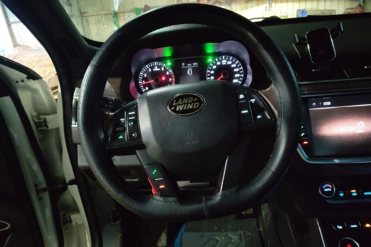 Used Land X7 2015 2.0T Panoramic Prestige Edition
