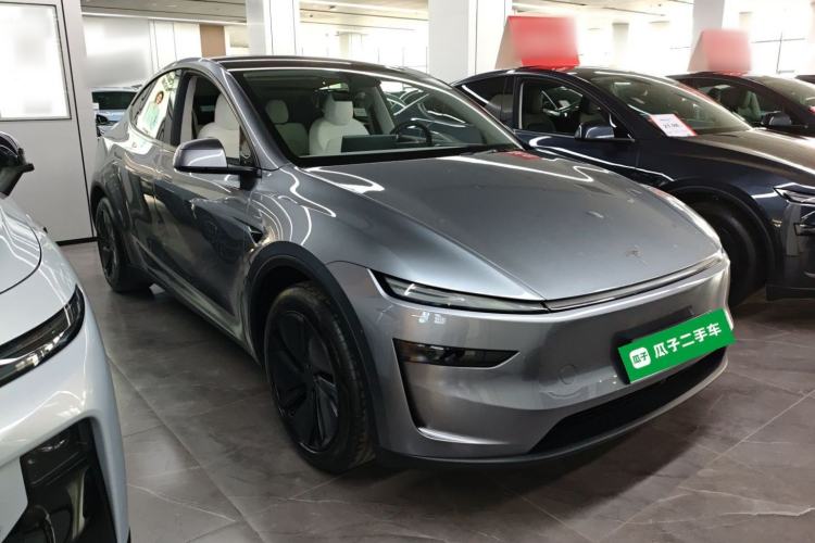 Used Tesla Model Y 2025 Rear-Wheel-Drive Version Front Right 45 Deg