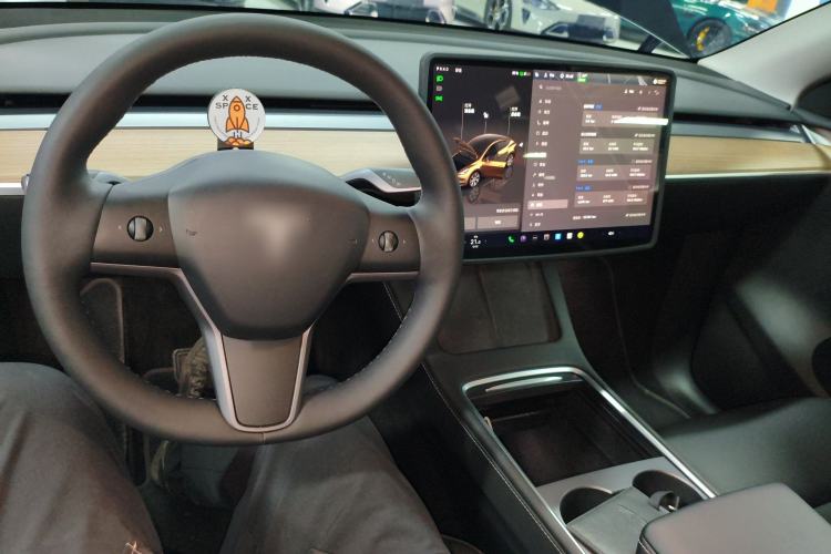 Used Tesla Model Y 2022 Revised Version Rear-Wheel Drive Center Console