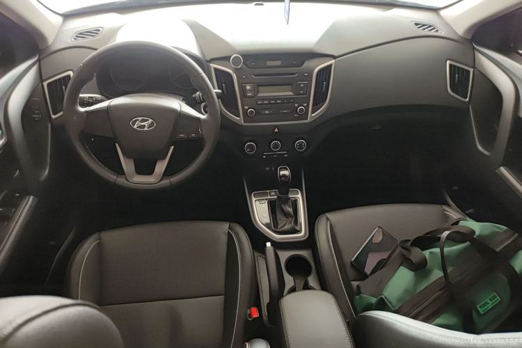 Used Hyundai ix25 2015 1.6L Automatic Two-Wheel Drive Smart GLS Trim Center Console