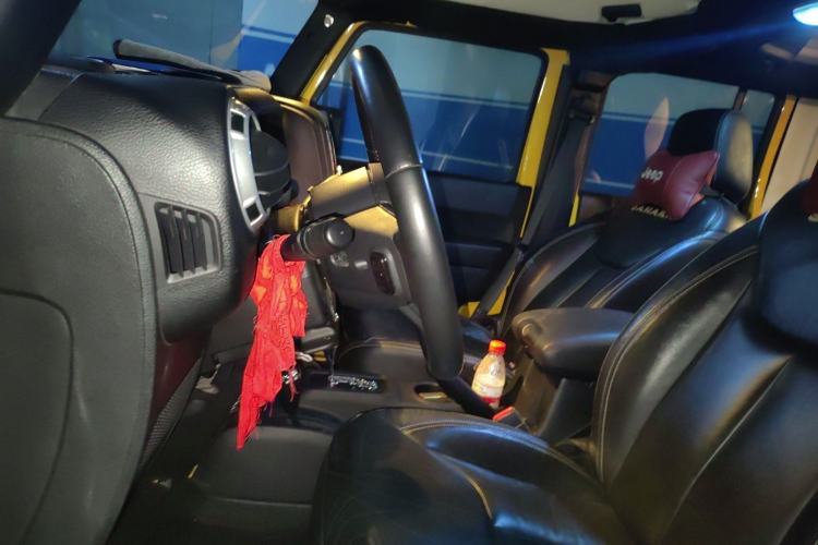 Used Jeep Wrangler 2015 3.0L Sahara Four-Door Comfort Edition Left Front Seat