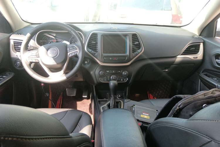 Used Jeep Cherokee 2016 2.0L Superior Edition