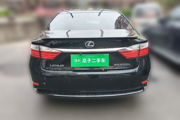 Used Lexus ES 2014 300h Elite Edition Rear