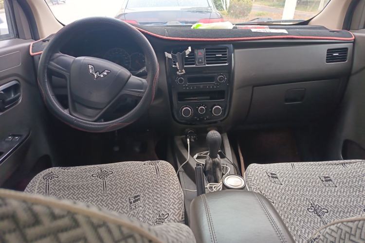 Used Wuling Rongguang V 2018 1.5L Standard Version