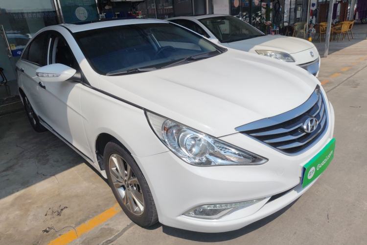 Used Hyundai Sonata 2015 Classic 2.0L Automatic Luxury Edition Front Right 45 Deg