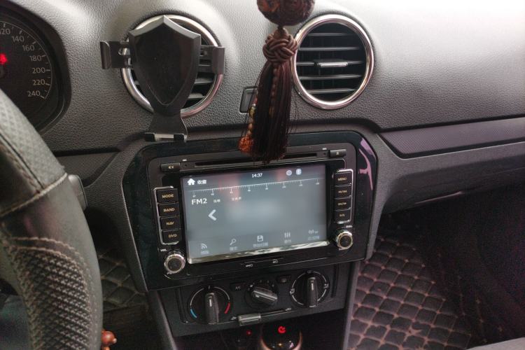 Used Volkswagen Jetta 2015 Zhuihui Edition 1.4L Manual Fashion Model
