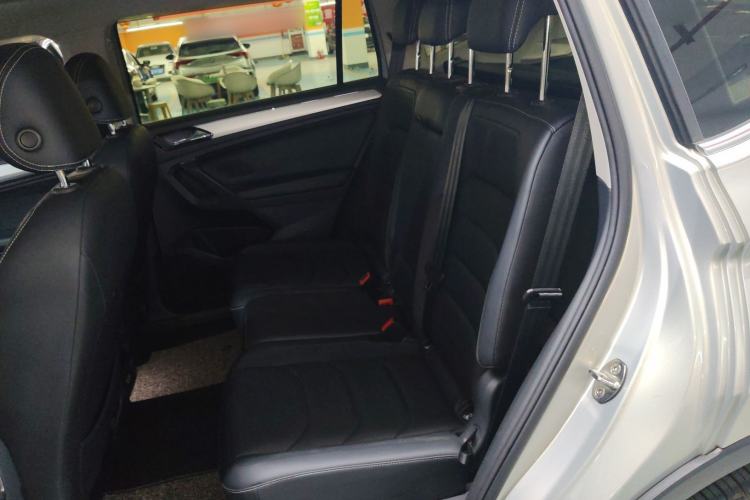 Used Volkswagen Tiguan L 2018 330TSI Automatic Two-Wheel Drive Luxury Edition Left Rear Seat