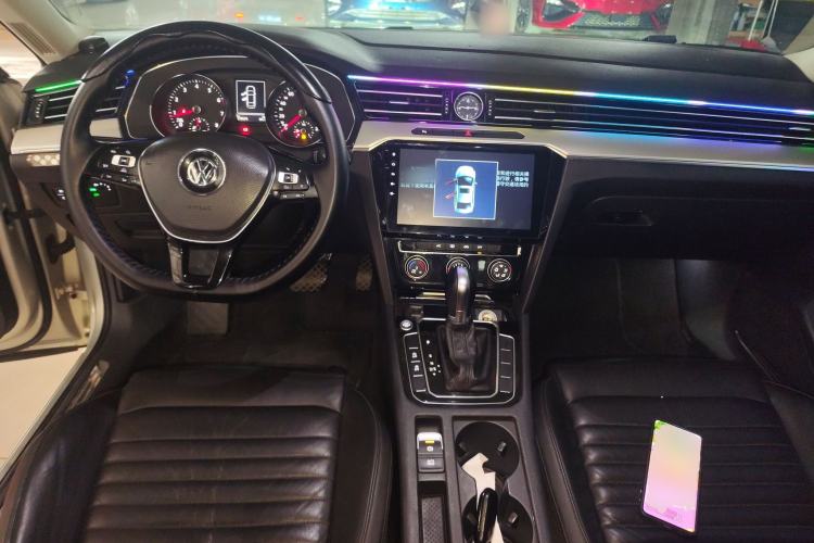 Used Volkswagen Magotan 2017 330TSI DSG Leading Model Center Console