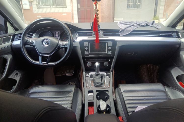 Used Volkswagen Magotan 2019 330TSI DSG Leading Edition China V Standard Center Console