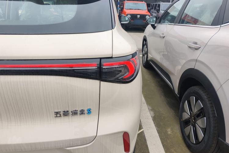 Used Wuling Bingo S 2025 Model 325km Deluxe Edition Right Rear Taillight