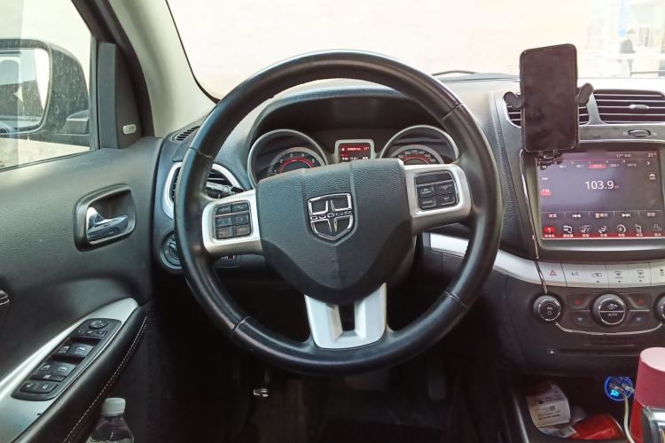 Used Dodge Journey 2013 2.4L Two-Wheel Drive Luxury Version