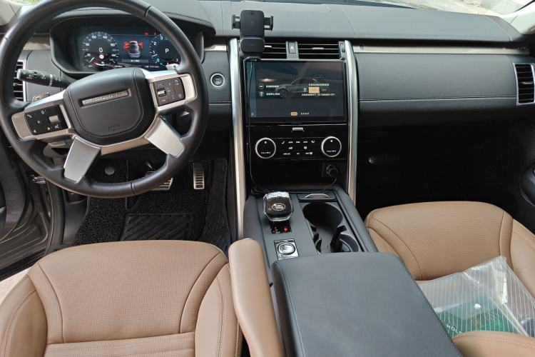 Used Land Rover Discovery 2023 360 PS Metropolitan Edition Center Console