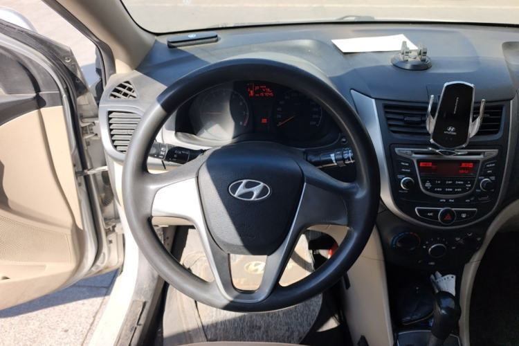 Used Hyundai Verna (older generation) 2014 1.4L Automatic Smart GLS Steering Wheel