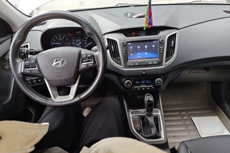 Used Hyundai ix25 2015 1.6L Automatic Two-Wheel-Drive Deluxe DLX Model
