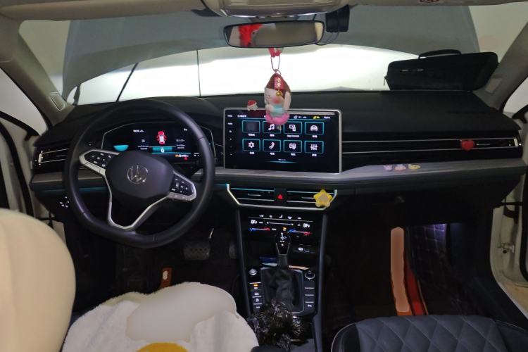 Used Volkswagen Sagitar 2023 280TSI DSG Beyond Lite Edition Center Console