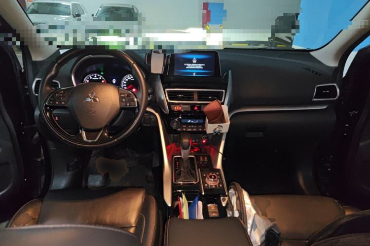 Used Mitsubishi Eclipse Cross 2018 1.5T CVT Two-Wheel Drive Belief Edition Center Console