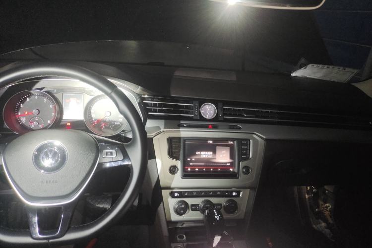 Used Volkswagen Variant 2016 280TSI Two-Wheel-Drive Comfort Edition Center Console