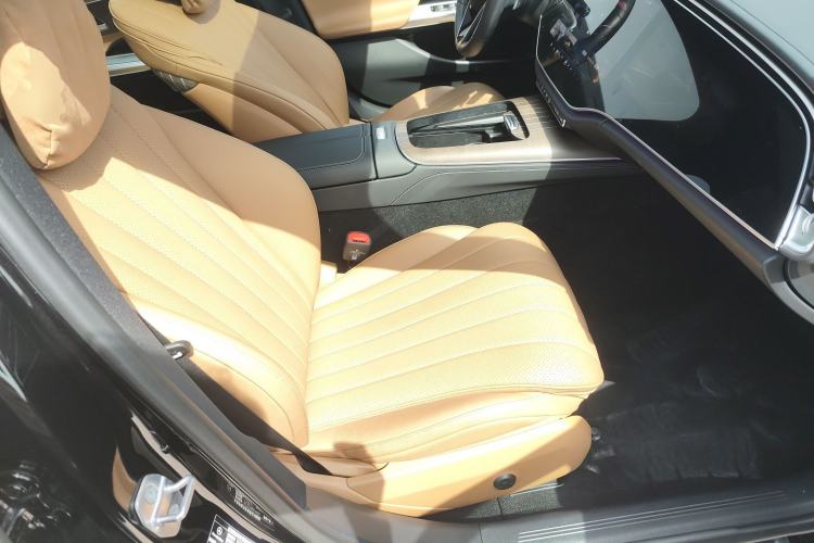 Used Mercedes-Benz E-Class New Energy 2024 E 350 e L Plug-in Hybrid Sedan Right Front Seat