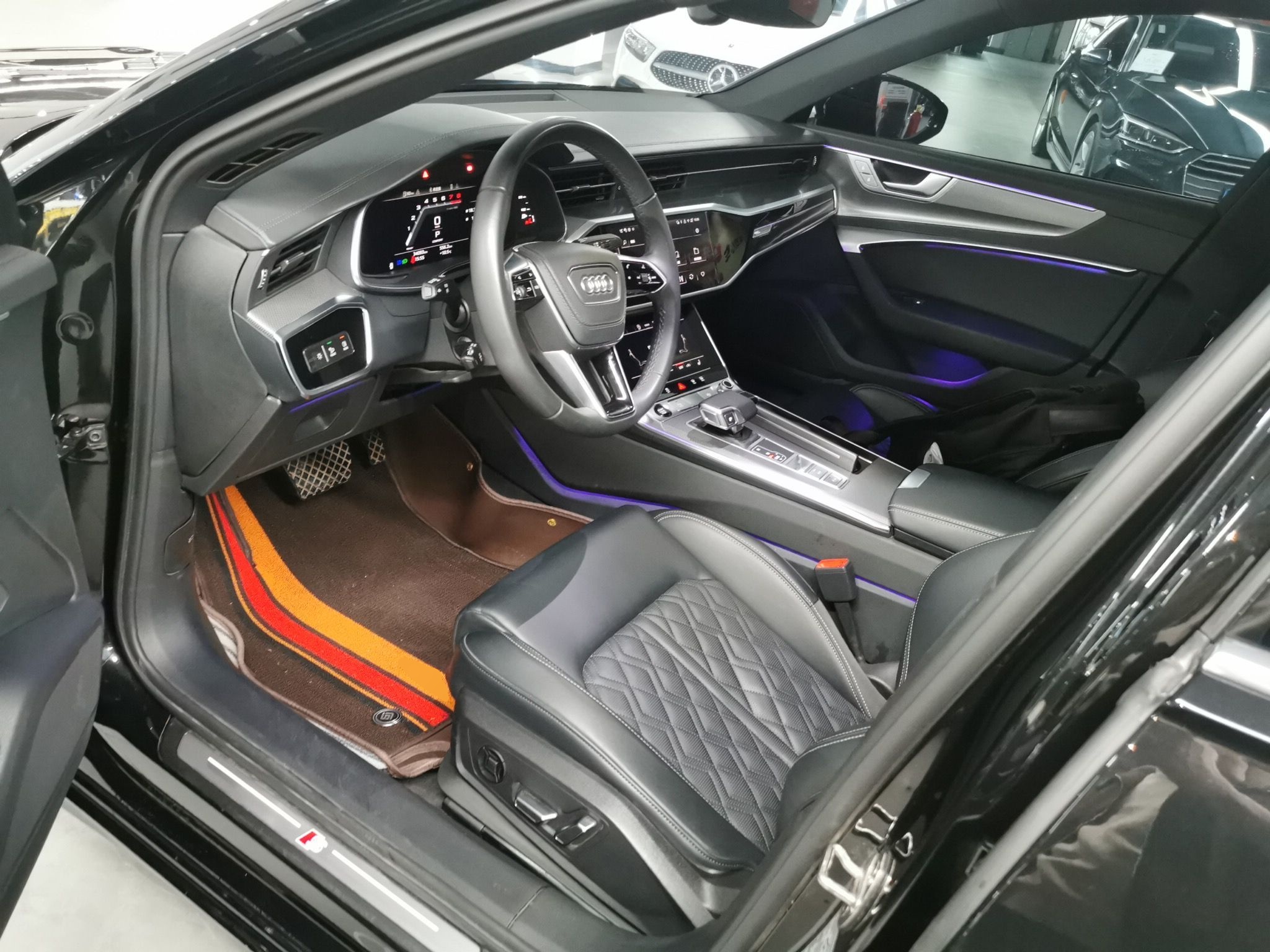 Переднее сиденье в автомобиле