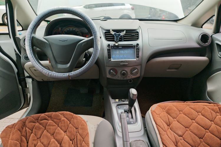 Used Chevrolet Sail 2013 Hatchback 1.2L AMT Ideal Edition Center Console