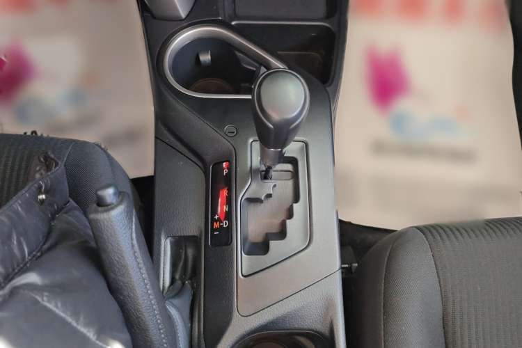 Used Toyota RAV4 2016 2.0L CVT Two-Wheel Drive Fashion Edition China V Standard
