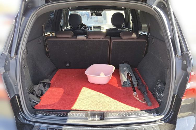 Used Mercedes-Benz M-Class 2015 ML 400 4MATIC Luxury Model Trunk