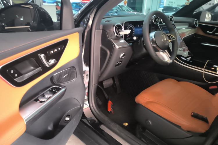 Used Mercedes-Benz GLC 2023 Facelift GLC 260 L 4MATIC Dynamic Version 5 Seats Driver Seat