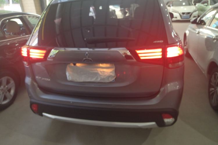 Used Mitsubishi Outlander 2016 2.4L 4x4 Elite Edition 5 Seats Rear