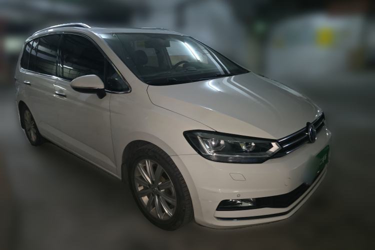 Used Volkswagen Touran 2018 Volkswagen Touran L 280TSI DSG Comfort Edition 7-seater Front Right 45 Deg