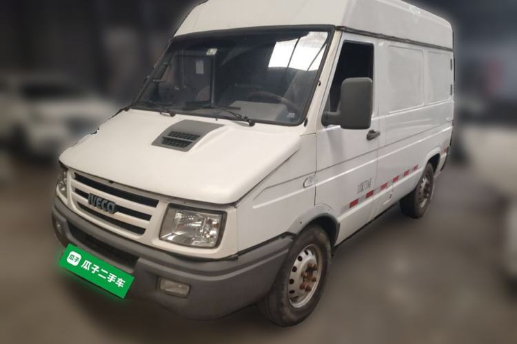 Used Iveco Daily 2017 2.8T V35 Cargo Van Mid-Roof 3/6 Seats 43S5