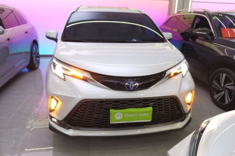 Used Toyota Granvia 2022 2.5L Hybrid Premium Edition
